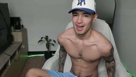 Snapshot of damon_333 chatting on 12.20.25 Damon online show from 12.20.25