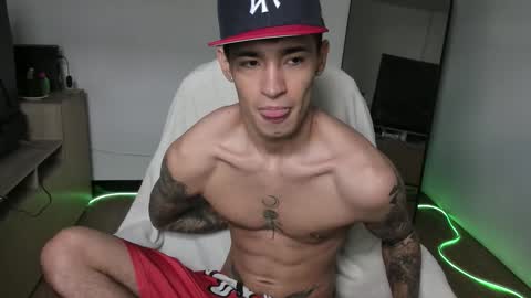 Snapshot of damon_333 chatting on 01.08.26 Damon online show from 01.08.26