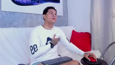 Snapshot of damon_storm chatting on 03.10.26 DAMON online show from 03.10.26