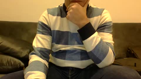 Snapshot of damoury69 chatting on 12.15.25 damoury69 online show from 12.15.25