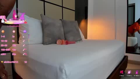 Snapshot of dana_daree chatting on 11.21.25 D A N A online show from 11.21.25