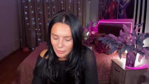 Snapshot of danamiers chatting on 10.22.25 DanaMiers online show from 10.22.25