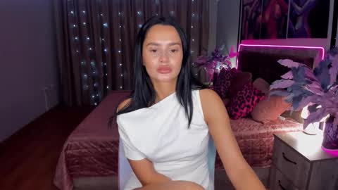 Snapshot of danamiers chatting on 11.24.25 DanaMiers online show from 11.24.25