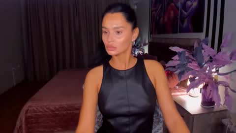 Snapshot of danamiers chatting on 11.28.25 DanaMiers online show from 11.28.25