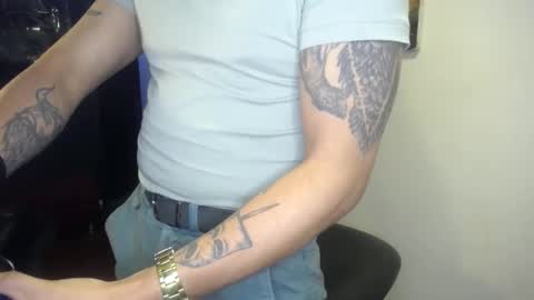 Snapshot of danbury44 chatting on 10.10.25 danbury online show from 10.10.25