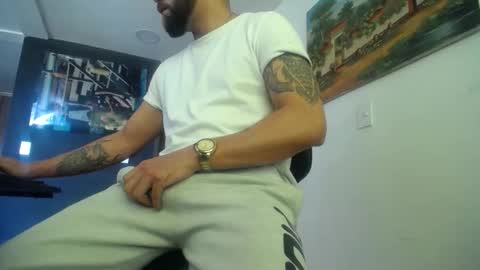 Snapshot of danbury44 chatting on 11.25.25 danbury online show from 11.25.25