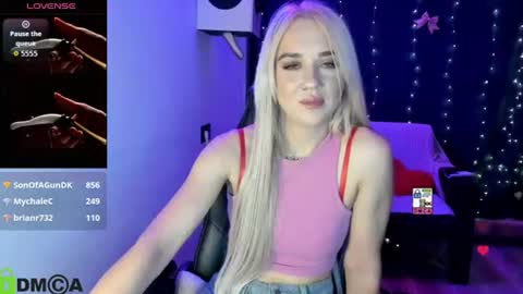 Snapshot of dances_queen chatting on 06.29.26 dances_queen online show from 06.29.26