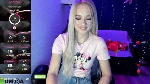 Snapshot of dances_queen chatting on 07.14.26 dances_queen online show from 07.14.26