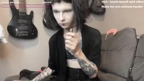 Snapshot of dandelion_sea chatting on 10.18.25 dandelion_sea online show from 10.18.25