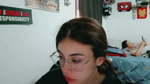 Snapshot of dani_jocelyn chatting on 04.21.26 dani y jocelyn online show from 04.21.26