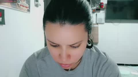 Snapshot of dani_jocelyn chatting on 05.28.26 dani y jocelyn online show from 05.28.26