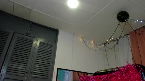 Snapshot of dani_lue chatting on 12.13.24 dani_lue online show from 12.13.24