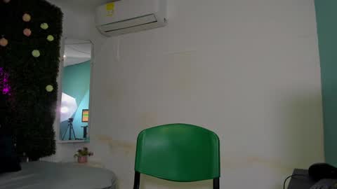 Snapshot of dani_lue chatting on 12.15.24 dani_lue online show from 12.15.24