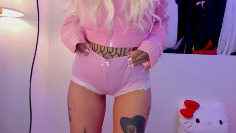 Snapshot of dani_valen chatting on 11.04.25 Dani online show from 11.04.25