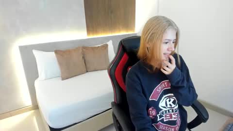 Snapshot of daniand_ chatting on 09.12.25 D A N I A online show from 09.12.25