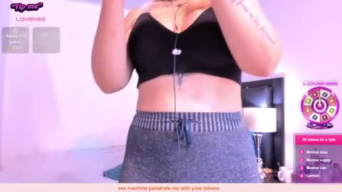 Snapshot of daniela_beauty chatting on 07.28.26 daniela online show from 07.28.26