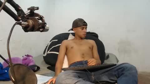 Snapshot of danielitopapii chatting on 12.18.24 danielitopapii online show from 12.18.24