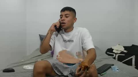 Snapshot of danielitopapii chatting on 02.11.25 danielitopapii online show from 02.11.25