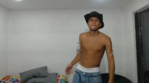 Snapshot of danielitopapii chatting on 02.13.25 danielitopapii online show from 02.13.25