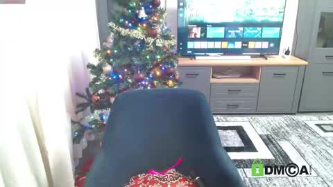 Snapshot of daniellavas chatting on 12.19.25 JessicaWhite online show from 12.19.25