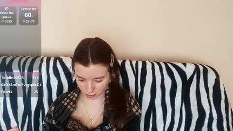 Snapshot of daniellevaulet chatting on 02.10.26 Mia online show from 02.10.26