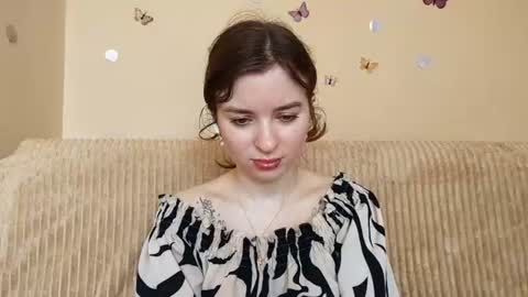 Snapshot of daniellevaulet chatting on 07.18.26 Mia online show from 07.18.26