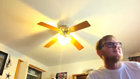 Snapshot of danielp_mod_cb chatting on 11.05.25 Daniel y. online show from 11.05.25