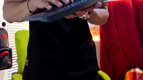 Dani online show from 12.23.25