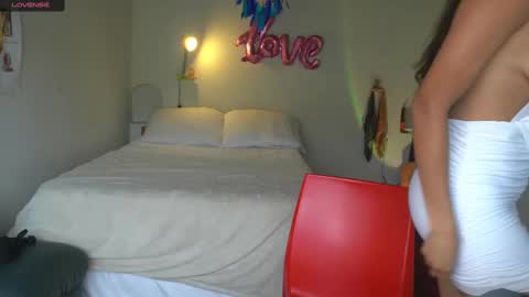 danalle .. online show from 03.08.25