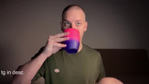 Snapshot of danila_trezzini chatting on 10.20.25 danila online show from 10.20.25