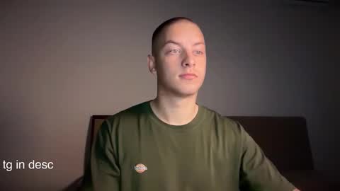 Snapshot of danila_trezzini chatting on 10.25.25 danila online show from 10.25.25