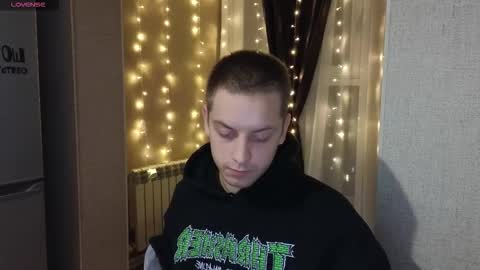 Snapshot of danila_trezzini chatting on 12.03.25 danila online show from 12.03.25