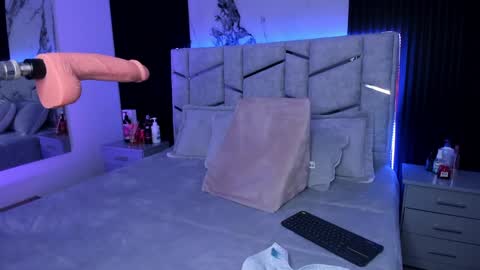 Dani Phonenix online show from 01.18.25