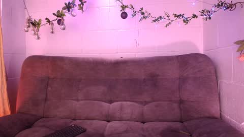 Snapshot of danita_veelz chatting on 12.19.24 danita_veelz online show from 12.19.24