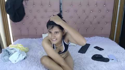 Snapshot of dann_jell chatting on 05.19.26 Danniela y Victoria online show from 05.19.26