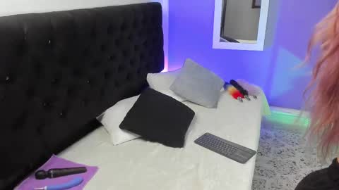 Dannacastle online show from 03.03.25