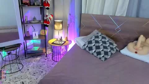 Dannacastle online show from 11.14.25