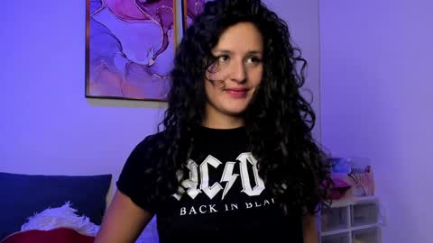 Danna Lovs online show from 01.13.25