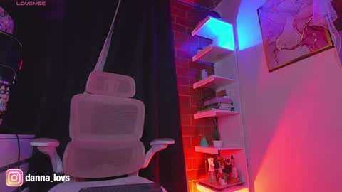 Danna Lovs online show from 10.28.25