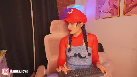 Danna Lovs online show from 10.31.25