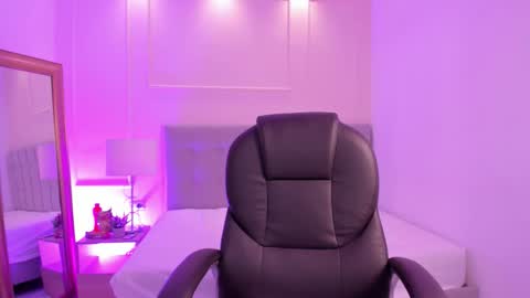 danna_palmeth online show from 10.18.25