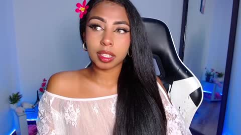 Snapshot of danna_schmidt23 chatting on 12.20.24 Danna online show from 12.20.24