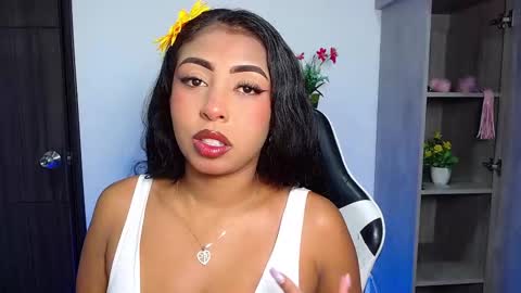 Snapshot of danna_schmidt23 chatting on 10.07.25 Danna online show from 10.07.25