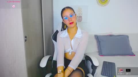 Snapshot of dannagomez07 chatting on 10.11.25 The love of your life online show from 10.11.25