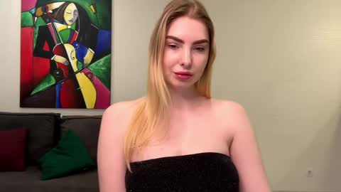 dannamissss online show from 12.17.24