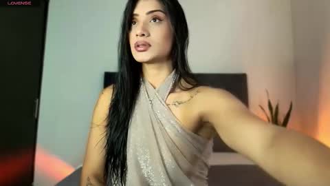 Danna Wells online show from 11.17.25