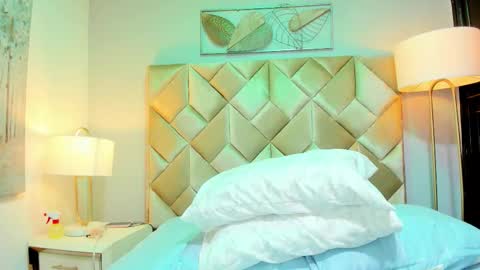 Snapshot of danniakross chatting on 09.27.25 danniakross online show from 09.27.25