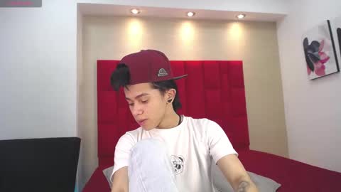 Snapshot of danny__santoro chatting on 11.01.25 Danny online show from 11.01.25