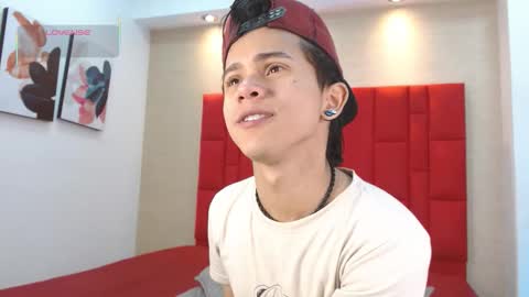 Snapshot of danny__santoro chatting on 11.13.25 Danny online show from 11.13.25
