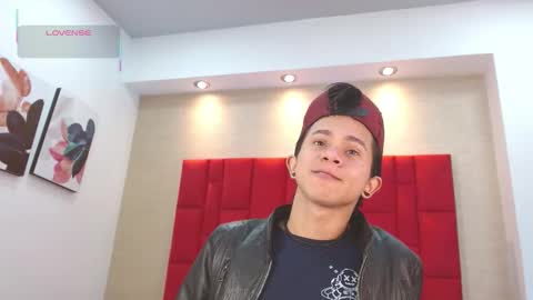 Snapshot of danny__santoro chatting on 11.18.25 Danny online show from 11.18.25